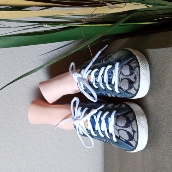 COACH " Tonya " Blue Signature C Patchwork Tennis Shoes. Size 7M - Picture 2 of 13
